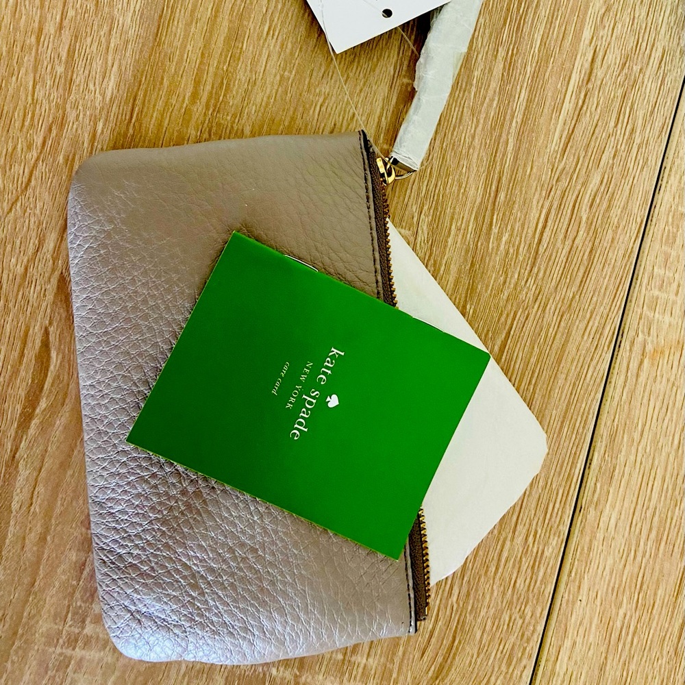 Kate Spade wristlet. Brand new! Never used! Perfect condition!